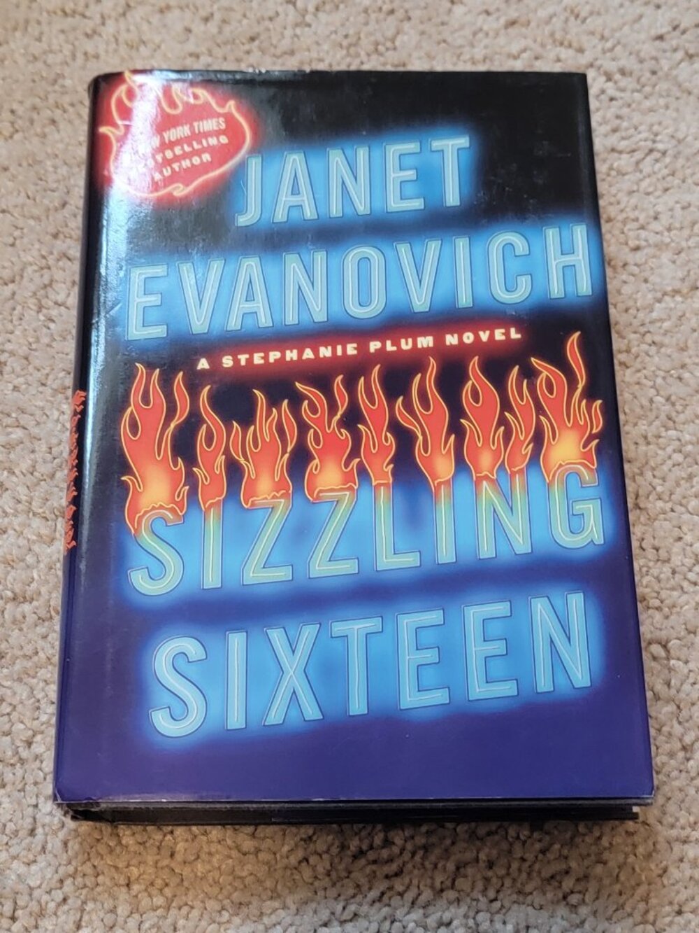 Sizzling Sixteen by Janet Evanovich, Hardcover